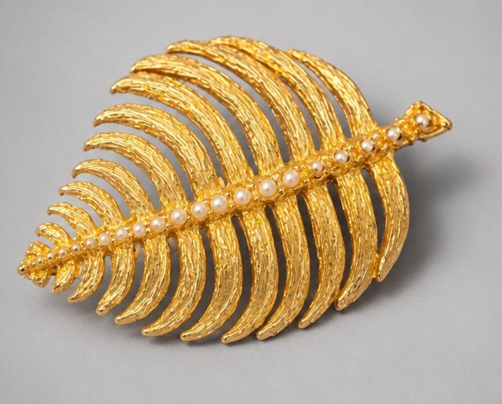 Vintage Large Faux Pearl & Gold-tone Leaf Brooch‎ Pin- Figural 2"- Floral fb1-13